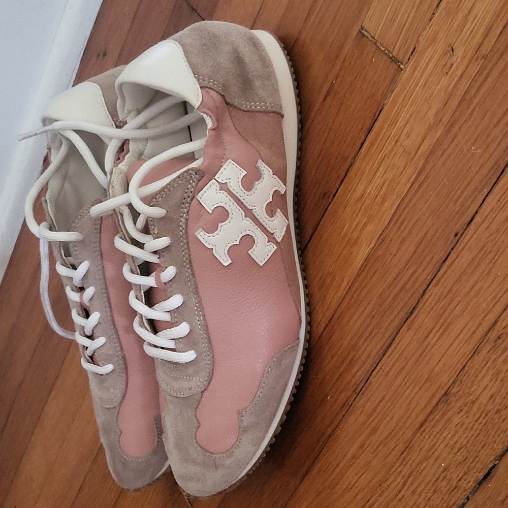 Toy Burch sneakers - size 7.5 fits like a 7